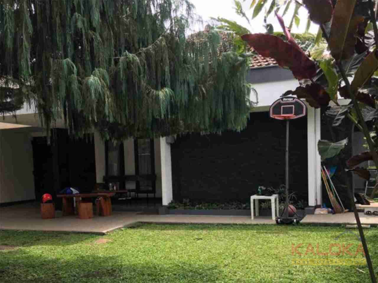 Rumah asri murah siap huni di Gegerkalong Bandung
